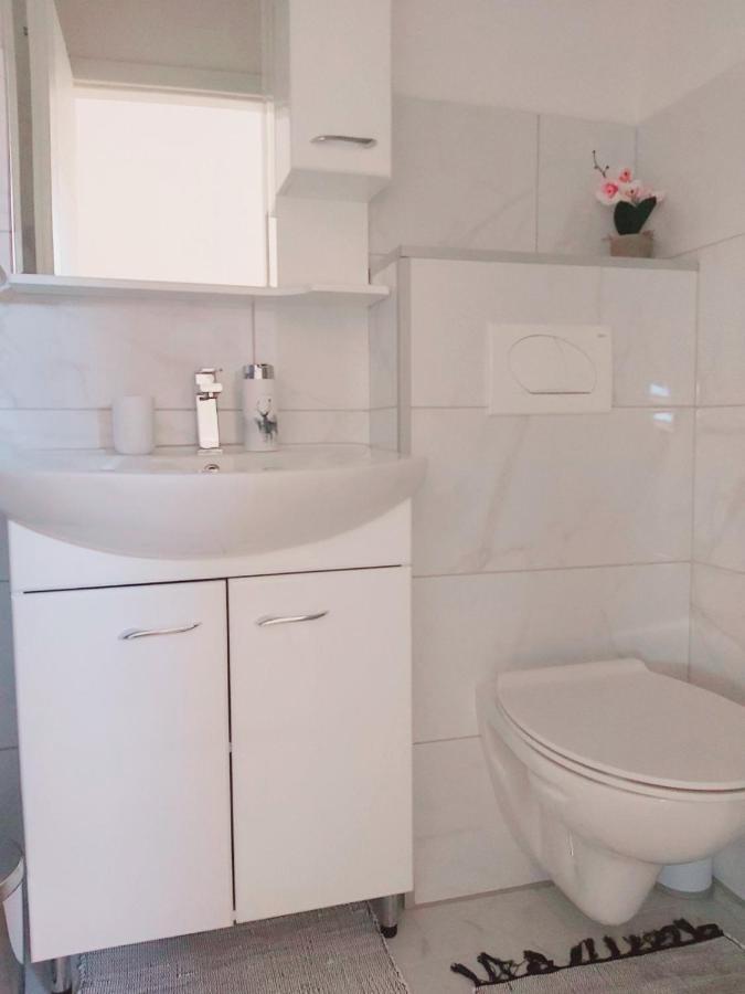 Apartman Uno ヤイツェ エクステリア 写真